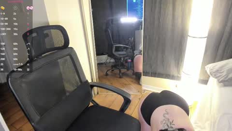 Taylor Tait online show from 02.21.25