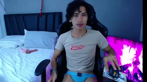 Snapshot of tayronx33 chatting on 04.27.26 Tayron online show from 04.27.26