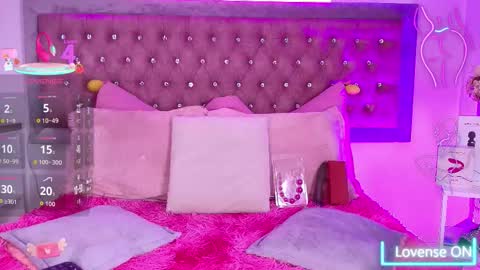 Snapshot of tayzon_foxxx chatting on 09.11.25 Sofia online show from 09.11.25