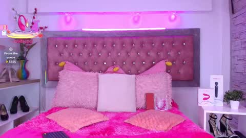 Snapshot of tayzon_foxxx chatting on 09.14.25 Sofia online show from 09.14.25