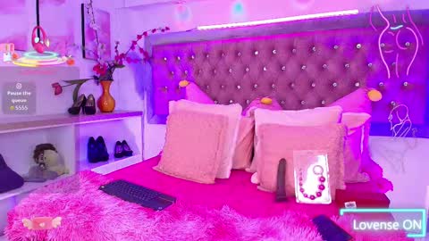 Snapshot of tayzon_foxxx chatting on 10.04.25 Sofia online show from 10.04.25