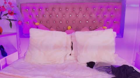 Snapshot of tayzon_foxxx chatting on 10.16.25 Sofia online show from 10.16.25