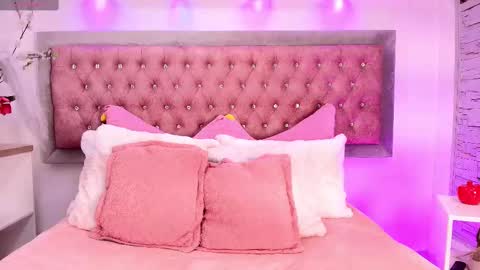 Snapshot of tayzon_foxxx chatting on 10.25.25 Sofia online show from 10.25.25