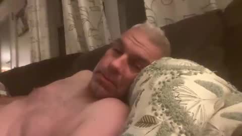 Snapshot of tbombzdd chatting on 09.28.25 tbombzdd online show from 09.28.25