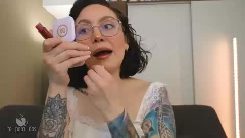 Snapshot of te_para_dos chatting on 09.12.25 Leo and Luna online show from 09.12.25