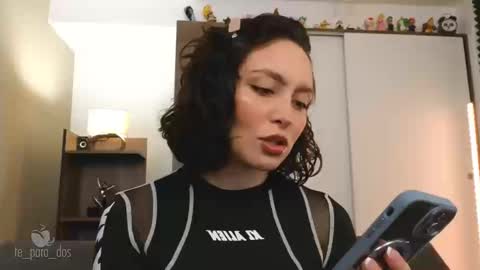 Snapshot of te_para_dos chatting on 09.15.25 Leo and Luna online show from 09.15.25