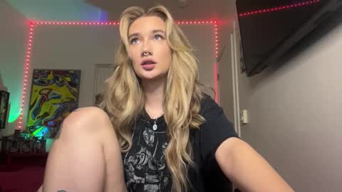 Snapshot of teamtragic chatting on 03.10.25 Katy online show from 03.10.25