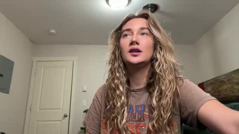 Snapshot of teamtragic chatting on 11.03.25 Katy online show from 11.03.25