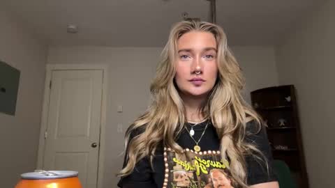 Snapshot of teamtragic chatting on 11.16.25 Katy online show from 11.16.25