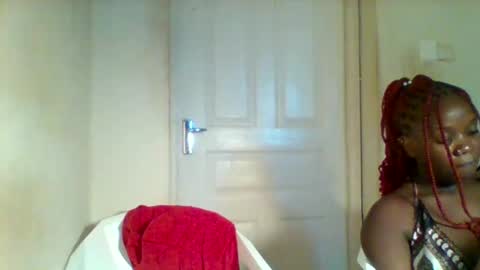 Snapshot of tee_kaicy chatting on 12.31.24 kaicy online show from 12.31.24