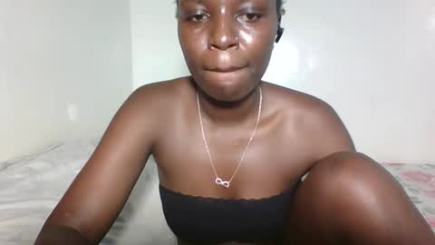 Snapshot of tee_kaicy chatting on 10.27.25 kaicy online show from 10.27.25