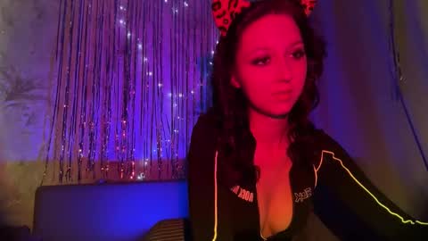 Snapshot of temptingvision chatting on 12.18.25 temptingvision online show from 12.18.25