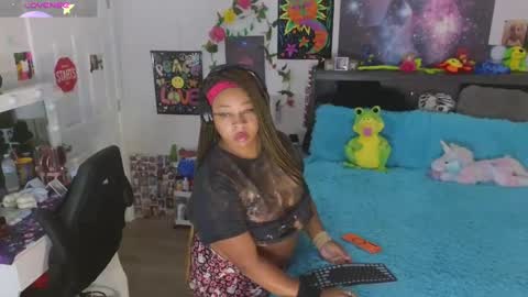 Snapshot of temptressbeauty24 chatting on 09.29.25 Gaia online show from 09.29.25