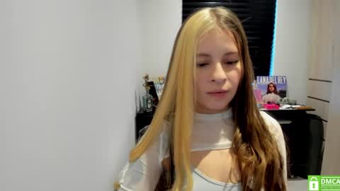 Snapshot of temptressweet chatting on 07.15.26 Scar online show from 07.15.26