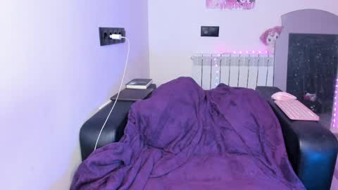 Snapshot of tenebrise chatting on 04.06.26 Kira online show from 04.06.26