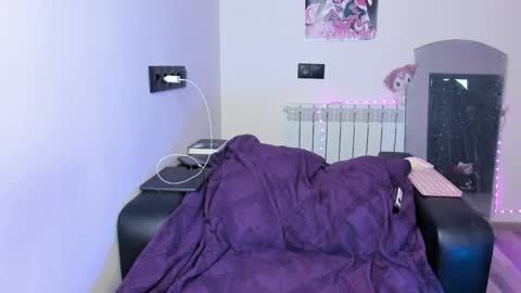 Snapshot of tenebrise chatting on 04.08.26 Kira online show from 04.08.26