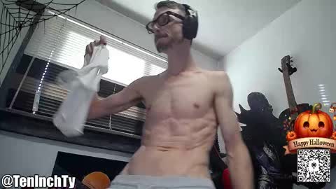 Snapshot of teninchty chatting on 10.31.25 Ty online show from 10.31.25