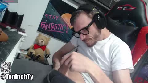 Snapshot of teninchty chatting on 11.18.25 Ty online show from 11.18.25