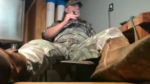 Snapshot of tennredneck chatting on 03.18.26 Tennredneck online show from 03.18.26
