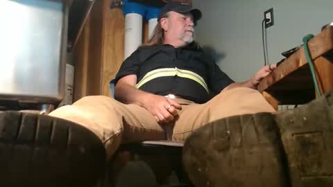 Snapshot of tennredneck chatting on 04.14.26 Tennredneck online show from 04.14.26