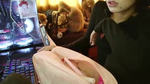 Terra Elowen online show from 04.10.26