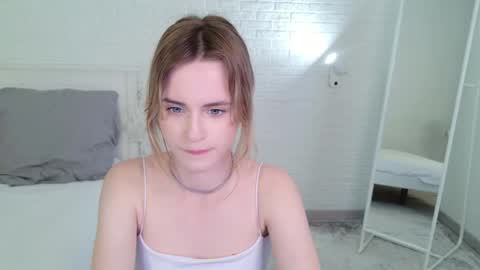 Snapshot of tessa_shy_ chatting on 05.20.26 tessa_shy_ online show from 05.20.26