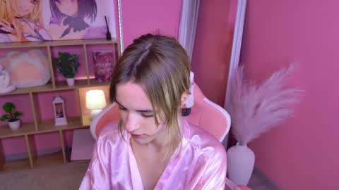 Snapshot of tessa_shy_ chatting on 05.25.26 tessa_shy_ online show from 05.25.26