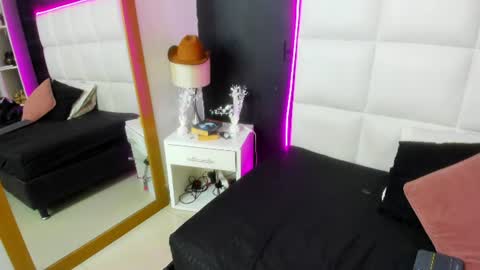 Snapshot of tessa_sinclaire chatting on 07.18.26 TERESA online show from 07.18.26