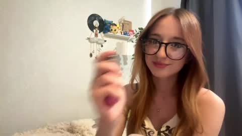 Snapshot of tessiekrenek chatting on 05.21.26 Asya online show from 05.21.26