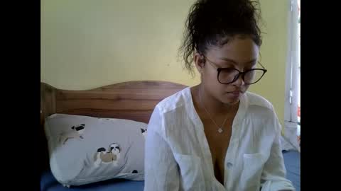 Snapshot of tessmia chatting on 03.30.26 tessmia online show from 03.30.26