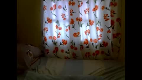 Snapshot of tessmia chatting on 04.09.26 tessmia online show from 04.09.26