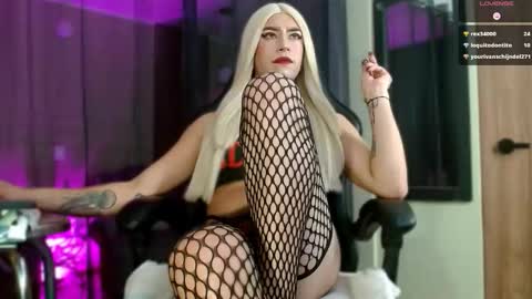 Snapshot of tevenwhiite chatting on 11.17.25 teven online show from 11.17.25