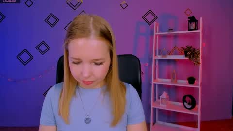 Snapshot of teya_starling chatting on 04.26.26 teya_starling online show from 04.26.26