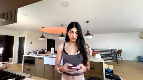 Snapshot of tgirltoesx chatting on 04.29.26 babygirlmami online show from 04.29.26