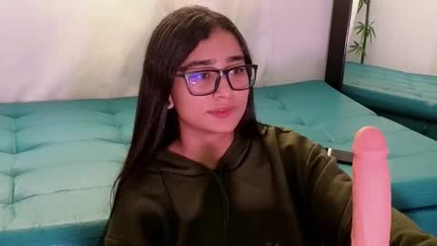 Snapshot of thalia_066 chatting on 12.09.24 thalia online show from 12.09.24