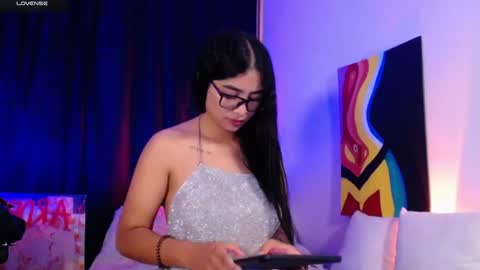 Snapshot of thalia_066 chatting on 11.05.25 thalia online show from 11.05.25