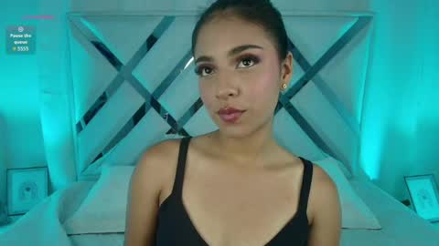 Snapshot of thalia_gomez__ chatting on 05.21.26 thalia online show from 05.21.26