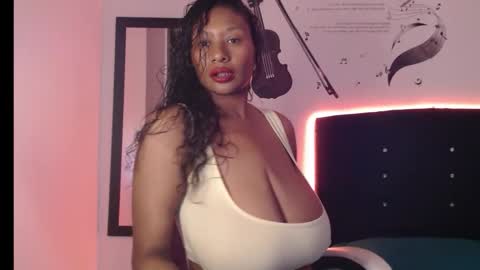 Snapshot of thalia_joness chatting on 05.28.26 Thalia online show from 05.28.26