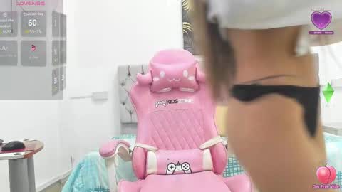 Snapshot of thalia_ssmith chatting on 04.19.26 thalia online show from 04.19.26
