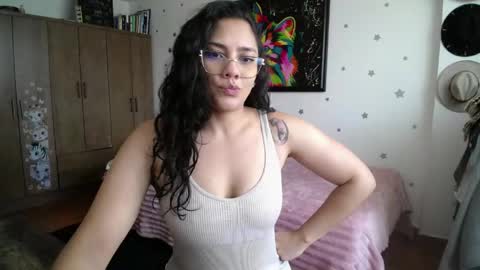 Snapshot of thaliacooper chatting on 06.03.26 online show from 06.03.26