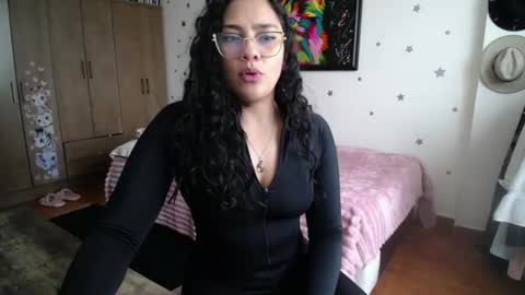 Snapshot of thaliacooper chatting on 06.12.26 online show from 06.12.26
