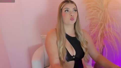 Snapshot of thaliafox_ chatting on 02.10.26 Thalia online show from 02.10.26