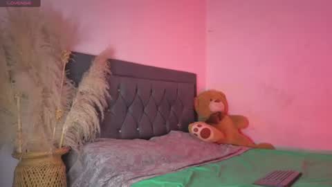 Snapshot of thalyanna_ebony chatting on 06.21.26 thalyanna_ebony online show from 06.21.26