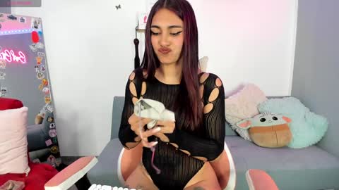 thamara_cooper_ online show from 01.27.25