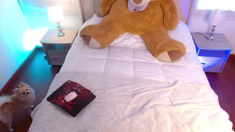 Snapshot of thamarajane1 chatting on 12.20.24 online show from 12.20.24