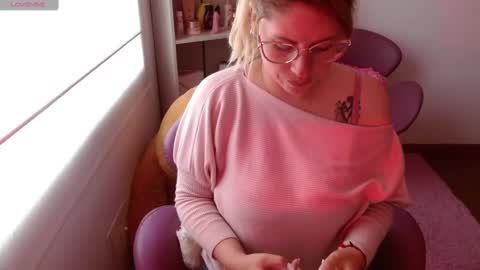 Snapshot of thamarajane1 chatting on 02.05.25 online show from 02.05.25