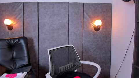 Snapshot of thara_webstter chatting on 04.25.26 thara webstter online show from 04.25.26