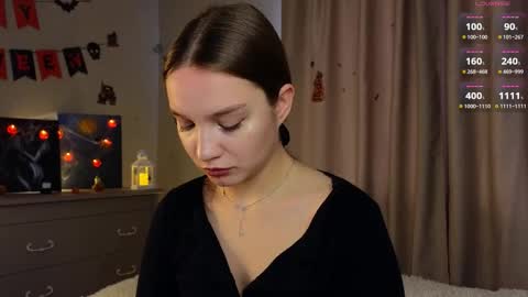 Snapshot of thatonerabbit chatting on 10.21.25 Alice online show from 10.21.25