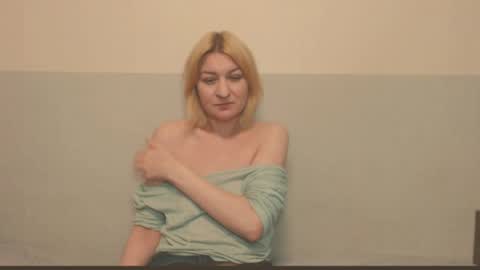 Snapshot of the_basic_instinctt chatting on 04.16.26 Eva online show from 04.16.26