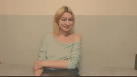 Snapshot of the_basic_instinctt chatting on 04.24.26 Eva online show from 04.24.26